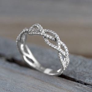 Anello di Fidanzamento Scintillante per Donne, Elegante Gioiello da Dito alla Moda - Product Image 1