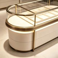 Vitrine à bijoux robuste et écologique avec éclairage LED, dimensions personnalisables, construction durable, matériaux recyclables