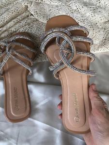 Sandalias Europeas Coors con Tira Delgada, Zapatos Planos Formales para Mujer, Tacón Bajo, Sandalias con Tira en T y Pedrería - Product Image 6