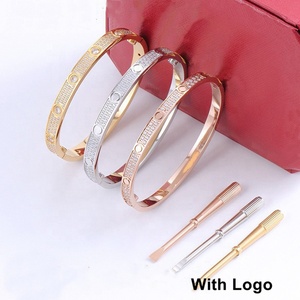 Bijoux <span class=keywords><strong>de</strong></span> mode, <span class=keywords><strong>bracelet</strong></span> <span class=keywords><strong>de</strong></span> <span class=keywords><strong>luxe</strong></span> <span class=keywords><strong>de</strong></span> <span class=keywords><strong>marque</strong></span> en acier inoxydable plaqué or 18 carats, <span class=keywords><strong>bracelet</strong></span> à visser entièrement serti <span class=keywords><strong>de</strong></span> diamants en zircon pour femmes et hommes - Product Image 5