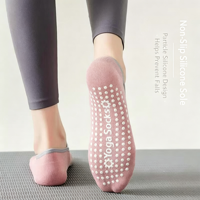 Chaussettes de yoga basses en coton premium à points antidérapants en silicone, avec soutien de la voûte plantaire croisé, pour femmes, idéales pour le Pilates, la barre, la danse et le fitness