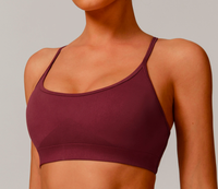 Ensemble de sport sans couture pour femme grande taille : Soutien-gorge rembourré à logo et bretelles croisées, dos ouvert, et short uni