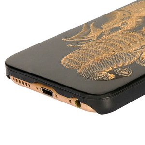 Funda de madera con diseño personalizado para teléfono móvil, carcasa de madera tallada en color negro para iphone 11 12 <span class=keywords><strong>13</strong></span> ProMax <span class=keywords><strong>Samsung</strong></span> Moto - Product Image 5