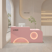 Comptoir de réception en forme de L de luxe avec éclairage LED, armoire de rangement, comptoir d'accueil commercial pour salon de beauté, comptoir de réception haut de gamme