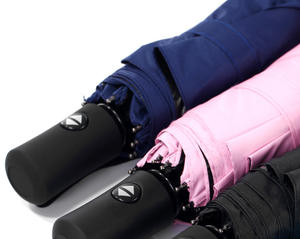 Parapluie pliant automatique promotionnel personnalisé avec logo, grand format, en vinyle UV noir avec sangle de suspension, idéal pour cadeau d'entreprise - Product Image 3