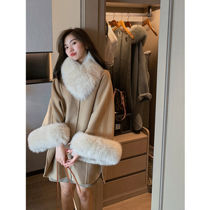 Vente en gros Manteau d'hiver avec col en fourrure de renard véritable Poignets Femmes <span class=keywords><strong>Poncho</strong></span> en <span class=keywords><strong>cachemire</strong></span> avec cape en fourrure blanche en laine pour robes de mariée pour dames - Product Image 5