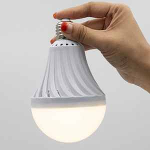 Ampoule LED d'urgence haute tension AC85V-265V 7W Diamètre 7cm Culot E27 Batterie intégrée 1200mAh Matériau ABS+PP Puces SMD 2835 - Product Image 1