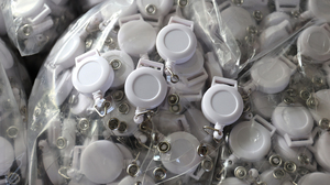 OEM ODM批量定制ABS白色空白纯色徽章卷轴架可伸缩70厘米，用于贸易展览和商业用途 - Product Image 2