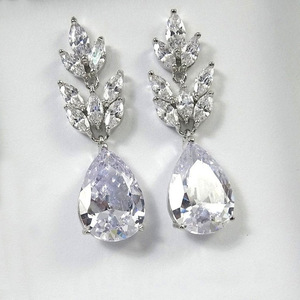 Orecchini Pendenti a Goccia in Cristallo a Forma di Pera per Donne, Eleganti Accessori per Abiti da Festa - Product Image 2