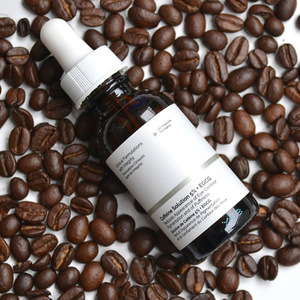 <span class=keywords><strong>Solución</strong></span> <span class=keywords><strong>de</strong></span> <span class=keywords><strong>cafeína</strong></span> <span class=keywords><strong>5</strong></span>% + <span class=keywords><strong>EGCG</strong></span> (30ml) con ácido mandélico y vitamina B5 para reducir la pigmentación y la hinchazón del contorno <span class=keywords><strong>de</strong></span> ojos - Product Image 2