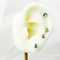 Bijoux de piercing corporel en titane ASTM F136 G23 avec zircone cubique ronde et opale gelée pour cartilage, oreille, nez, lèvre - Vente en gros OEM ODM