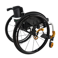 Fauteuil roulant de sport à propulsion automatique Certifié CE Fourniture de soins de santé Fauteuil roulant sportif en fibre de carbone 24 pouces 4 pouces frein à main 13 Kg