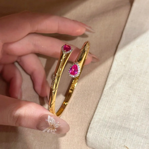 กำไลข้อมือเงินแท้ 925 สำหรับผู้หญิง ประดับคริสตัล ดีไซน์หรูหรา ขายส่งจากผู้ผลิต พร้อมจัดส่งรวดเร็ว เครื่องประดับคุณภาพสูง - Product Image 1