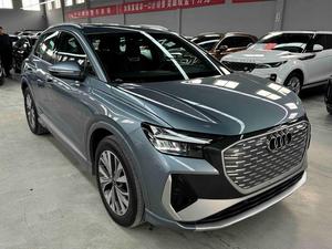 <span class=keywords><strong>Audi</strong></span> Q4 E-tron 40 SUV électrique d'occasion 2024, longue autonomie, version premium, prêt à l'exportation, gris sur noir - Product Image 2