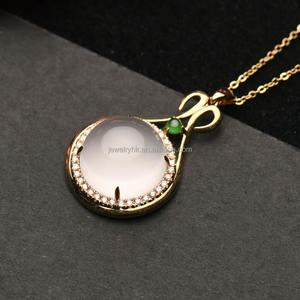 หยกเจดไทย์สีเขียวอ่อนหรูหรา คุณภาพ 5A ระดับพรีเมียม รูปทรงน้ำเต้า ประดับกรงเล็บ - Product Image 2