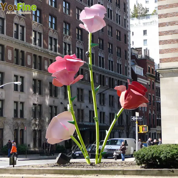 Şehir kamu alanı büyük boy fiberglas renkli gül heykel
