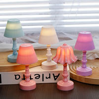 Veilleuse en cristal créative petit bureau chambre lampe de chevet atmosphère cadeau d'anniversaire pour les amis bouton batterie LED décoration