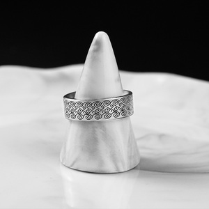 Pulsera Anillo de Acero Inoxidable Ecológica Hecha a Mano con Banda Magnética y Trenzado en Relieve del Conjunto de Joyería - Product Image 4