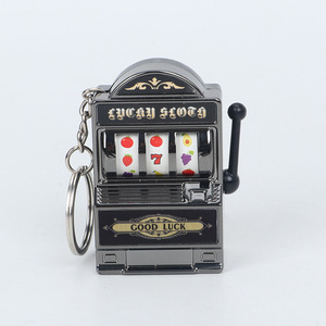 Atacado: <span class=keywords><strong>Mini</strong></span> Chaveiros de PVC com Pingente de Máquina de Slot Giratória, Acessórios Pequenos para Jogos e Sorteios - Product Image 1