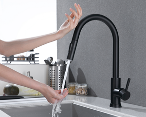 Tirare giù SUS304 della cucina del <span class=keywords><strong>sensore</strong></span> in acciaio inox nero due funzioni spruzzatore lavello della cucina di tocco <span class=keywords><strong>rubinetto</strong></span> del <span class=keywords><strong>sensore</strong></span> - Product Image 1