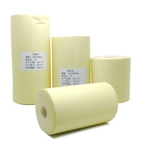 Bande adhésive médicale respirante non tissée en tissu spunlace 10 cm x 1000 cm, jaune, pour soins des plaies - Product Image 1