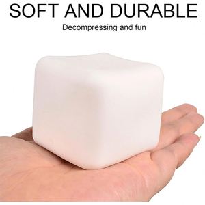 Balle anti-stress carrée en PU, cube, jouet sensoriel unisexe pour adultes et enfants de 5 à 7 ans - Product Image 2