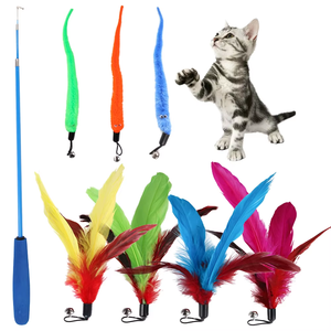 Set mit 12 Stück Katzen feder spielzeug & 2 einziehbarer Zauberstab 10 Ersatz lebensechte Federn Interaktives Spielzeug für Haustier bewegungen - Product Image 2
