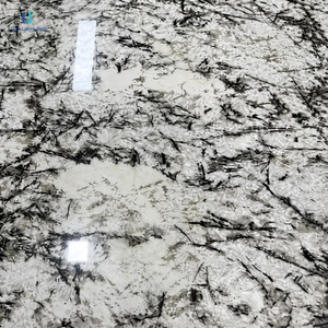 Tavolino da Caffè Quadrato in Quarzite Patagonia Luca |   Piano in Pietra Nera Lucida con Venature di Cristallo e Base Nera Opaca, Realizzato su Misura per Ville e Hotel - Product Image 3