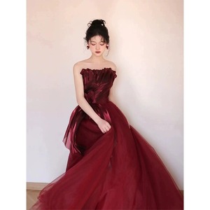 S0589T Robe de mariée royale d'été élégante avec coupe ajustée et traîne chapelle - Product Image 5