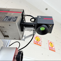 Imprimante de date laser CO2/UV bouteille bidons d'eau ligne d'emballage localisateur de curseur et machine de marquage laser de date d'impression