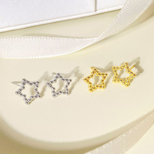 Boucles d'oreilles clous étoile creuses plaquées or 18 carats, design simple et tendance, en promotion - Product Image 5