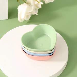 Postre en forma de corazón Life Platos reutilizables de plástico de alta capacidad - Product Image 1