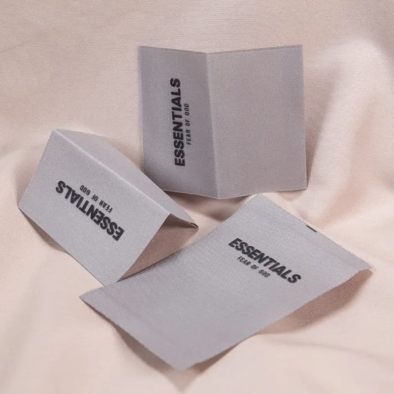 HF-0013 Etiquetas de acessórios de vestuário por atacado etiquetas de silicone de borracha personalizadas com logotipo de tecido de cetim reciclado para roupas