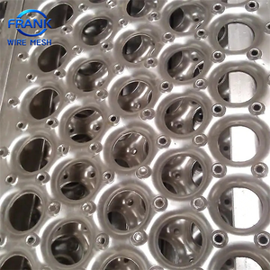Grille antidérapante robuste et perforée en acier soudé, résistante à la corrosion, à profil crocodile, pour raffineries de pétrole et centrales électriques - Product Image 3