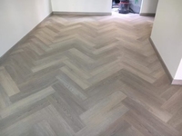 Revêtement de sol en vinyle PVC SPC à clic, motif chevron, grain de pierre, parquet en chevron, revêtement de sol imperméable
