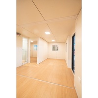 Maison conteneur pliable de 20 pieds à toit incliné, résistante aux intempéries, de style ferme, conçue sur mesure, cabane préfabriquée portable pour l'hébergement des travailleurs agricoles