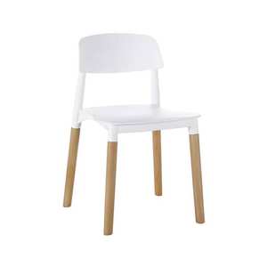 Chaises de salle à manger contemporaines de luxe légères avec dossier perforé, pieds en bois et assise en plastique PP - Product Image 5