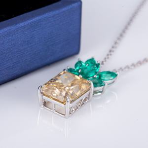 Joyería Messi, Oro Amarillo de 14k con Moissanita de Corte Radiante Amarillo, Esmeralda de Laboratorio de Corte Marquesa, Colgante de Regalo para Mujer - Product Image 4