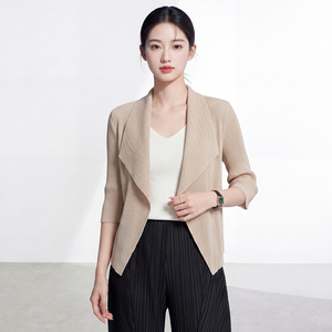 Chaqueta Casual Minimalista Plisada de Manga Tres Cuartos para Mujer, Marca PY Miyake, para Todas las Temporadas, Color Sólido, Tejido de Poliéster - Product Image 4