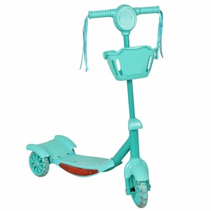 Trottinette enfant avec lumières et musique pour les enfants de 3 ans et plus, style tricycle - Product Image 1