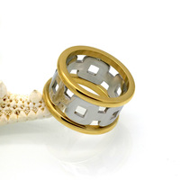 Bijoux de mode vintage de style romain personnalisés, bague creuse bicolore en acier inoxydable plaqué or 18 carats pour femmes et hommes