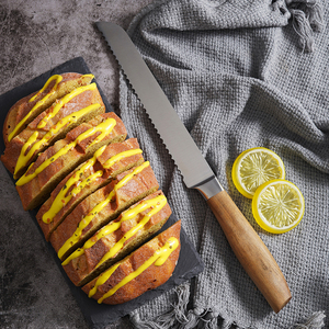 Couteau à pain en acier inoxydable à haute teneur en carbone, couteau de cuisine dentelé pour couper le pain, les gâteaux et les pâtisseries, avec manche en bois de rose - Product Image 2