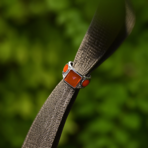 แหวนแฟชั่น สแตนเลสสตีล 316L ชุบทอง PVD ประดับพลอยสีส้มทรงสี่เหลี่ยม ปรับขนาดได้ สำหรับผู้ชายและผู้หญิง - Product Image 3