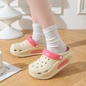 Sandales à Trous au Meilleur Prix Chaussures de Plage Vibrantes Sabots de Jardin Tendance Chaussures de Type Sabot Élégantes pour Hommes Femmes Adolescents Style Urbain - Product Image 3