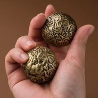Balle d'exercice pour chevaux en laiton, sculptée et de style antique, pour la santé du cheval
