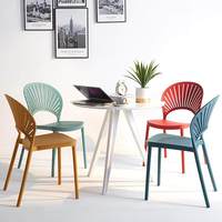 Chaise de salle à manger, mobilier de maison, robuste, stable, design moderne et simple, empilable, dossier épaissi, chaise en plastique pour salon/salle à manger