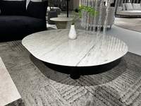 Ensemble de table basse en marbre blanc gris moyen avec des dalles de marbre rondes de luxe pour une utilisation moderne dans un salon.