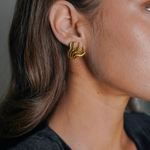 Orecchini scultorei personalizzati in acciaio inossidabile ipoallergenico impermeabili impermeabili senza orecchini scultorei in acciaio inossidabile placcato oro 18k - Product Image 3