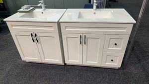 Meuble-lavabo <span class=keywords><strong>de</strong></span> <span class=keywords><strong>salle</strong></span> <span class=keywords><strong>de</strong></span> <span class=keywords><strong>bain</strong></span> moderne sur pied avec lavabo en céramique et rangement, miroir LED, écologique et résistant à l'eau - Product Image 2