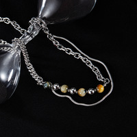Collier élégant à double chaîne à maillons, en acier inoxydable, avec pierre œil de tigre, sans décoloration, avec pendentif pompon, pour femme